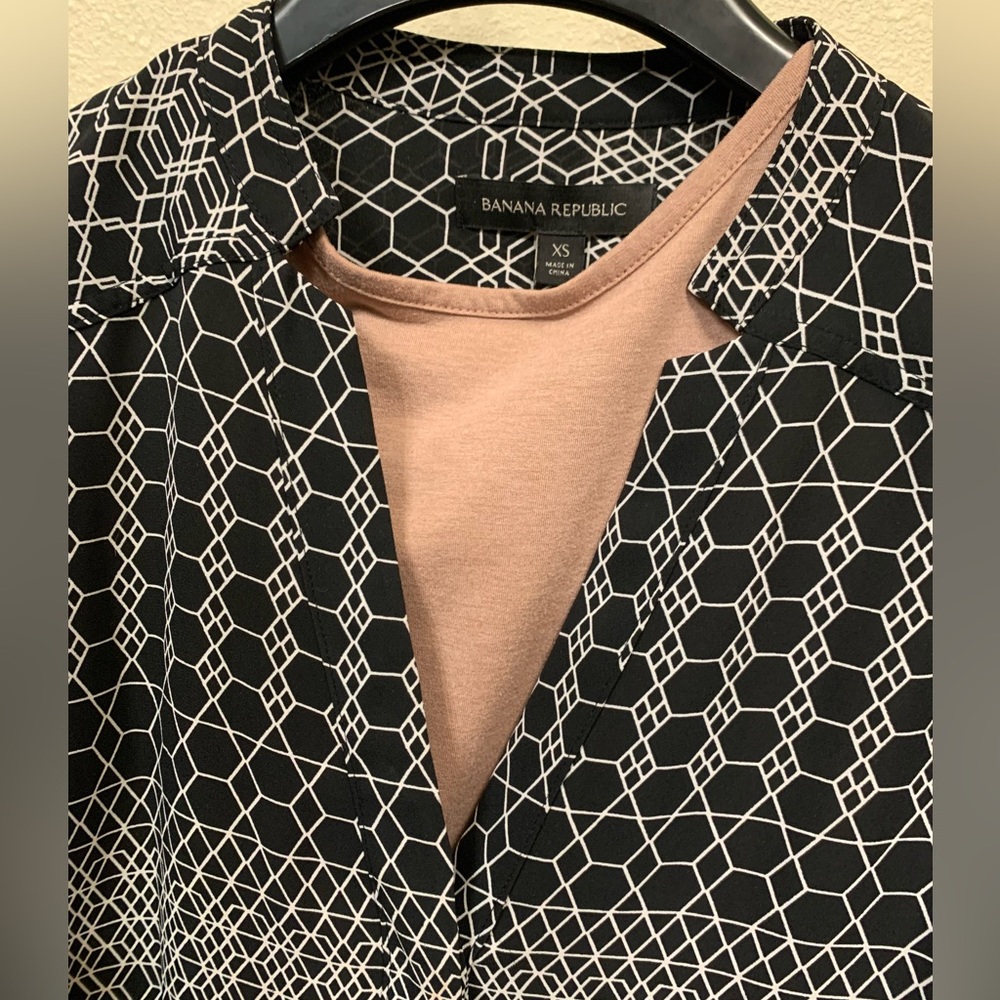 Abstract button up - Picture 4 of 8